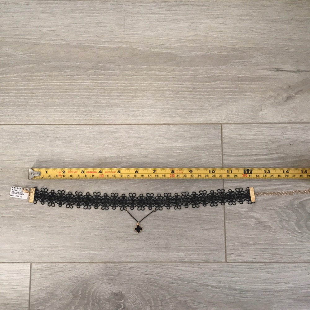 Choker - Picture 3 of 5